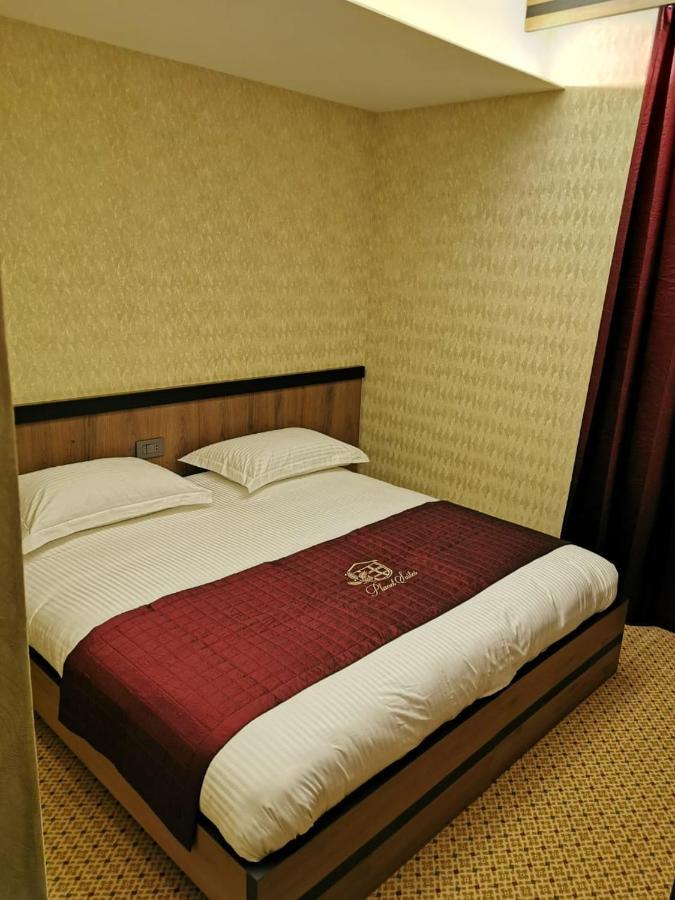 Planet Suites Mzaar Kfardebian Exterior photo